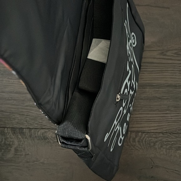 Brand New Messenger Bag! - Picture 8 of 12